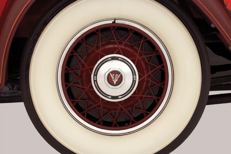  Cadillac Series 452 V16 Convertible Coupe by Fleetwood 1930 года  (фото 3 из 21)